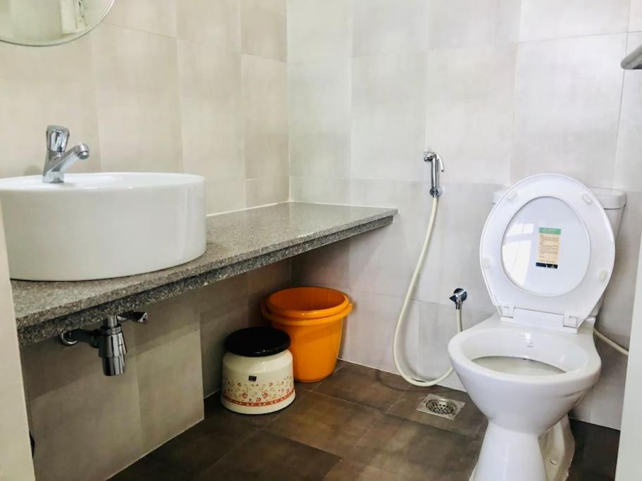 Lovely 2-Bedroom Sea View Serviced Apartment Dabolim Goa Luaran gambar