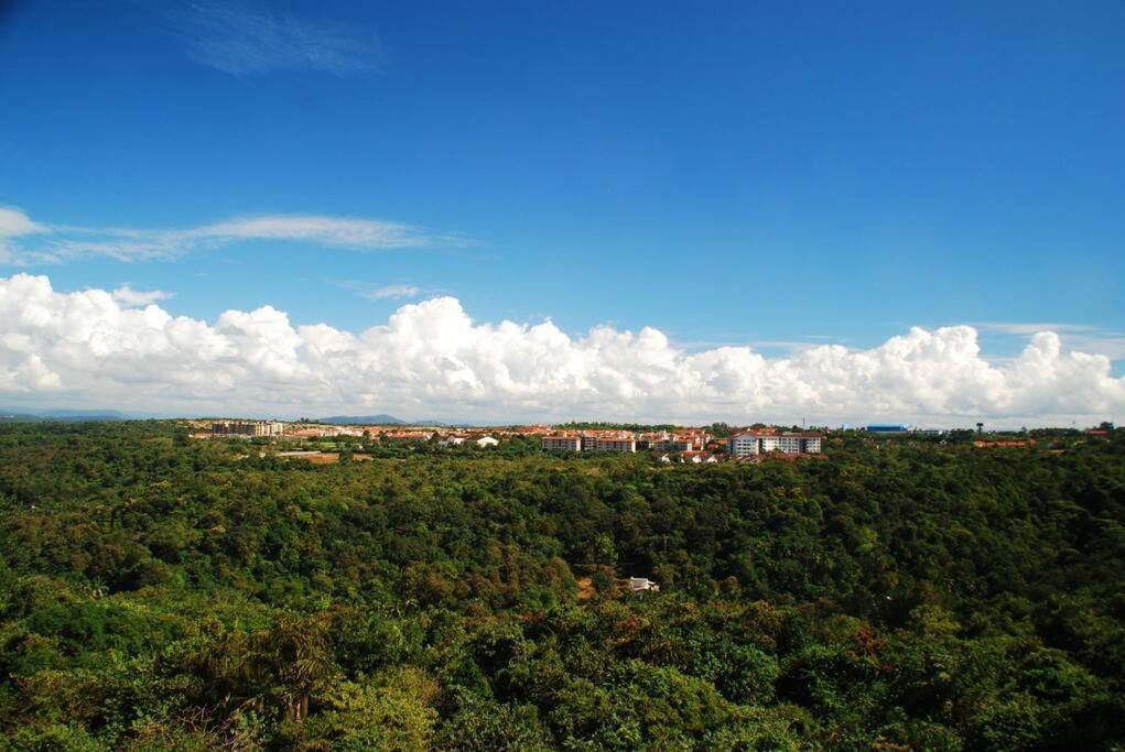 Lovely 2-Bedroom Sea View Serviced Apartment Dabolim Goa Luaran gambar